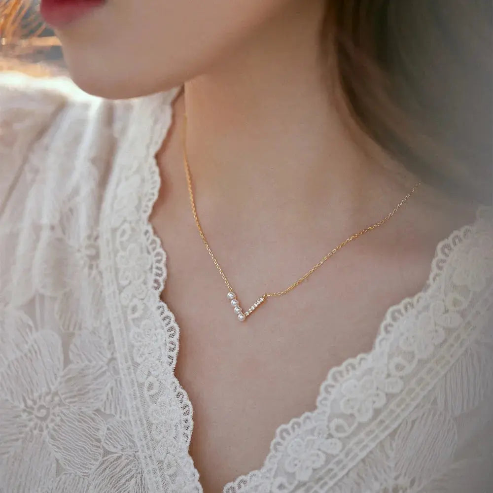 Sterling Silver V-Shape Pearl & Crystal Clavicle Necklace eprolo
